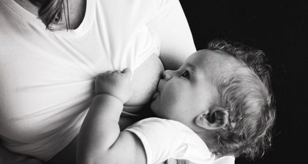 breastfeeding 2428378 1920