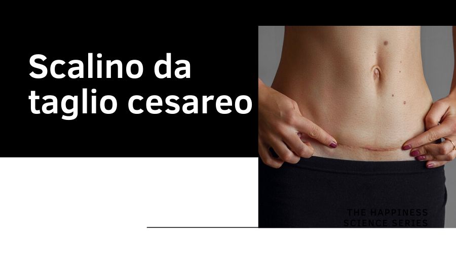 Dettaglio dell’addome e scritta “Scalino da taglio cesareo”